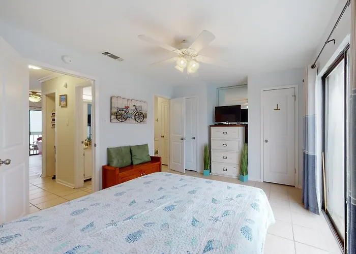 Beachwalk 4 *